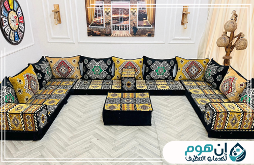 تنظيف المجالس بالبخار بالخبر 0559016158 شركة إين هوم للتنظيف مجلس عربي فاخر مزين بنقوش تراثية وألوان متناسقة تمنح المكان طابعًا أصيلًا