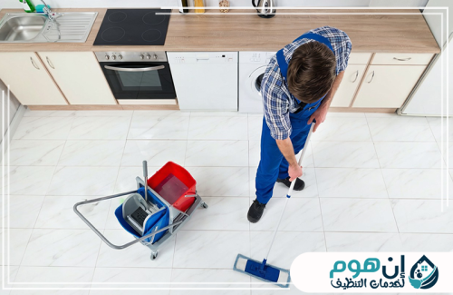 شركة تنظيف مجالس بالرياض 0559016158 إين هوم للتنظيف خدمة تنظيف مطابخ تشمل مسح الأرضيات وتنظيم أدوات العمل داخل الموقع.
