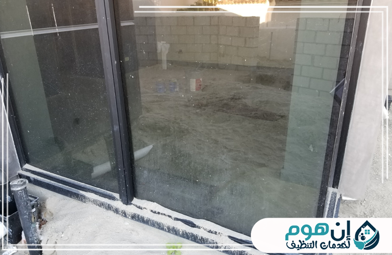 لإزالة آثار التشطيب من الزجاج بجدة تواصل على 0559016158 تنظيف شبابيك زجاجية من بقايا الدهانات والتشطيبات